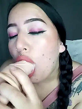 Snapshot of kirara_dirty chatting on 01.28.25 kirara dirty online show from 01.28.25