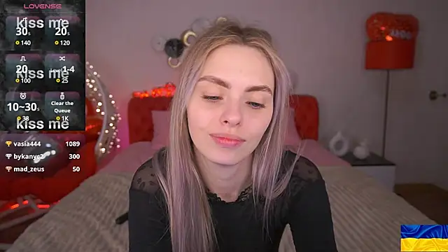 Snapshot of ChloeBrightt chatting on 03.19.25 ChloeBrightt online show from 03.19.25