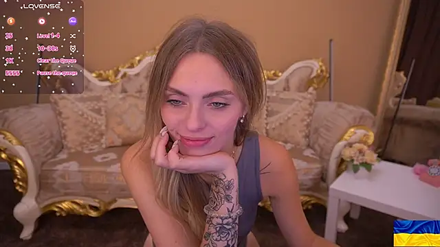 Snapshot of ChloeBrightt chatting on 09.19.25 ChloeBrightt online show from 09.19.25