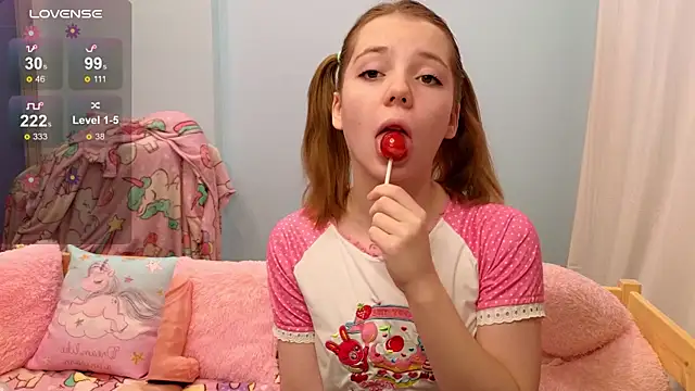 Snapshot of PrincessLittleKiki chatting on 12.16.25 PrincessLittleKiki online show from 12.16.25