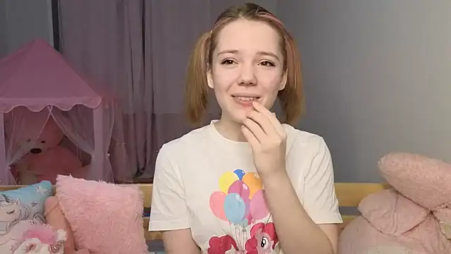 Snapshot of PrincessLittleKiki chatting on 02.25.26 PrincessLittleKiki online show from 02.25.26