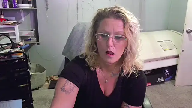 Lisalovely6981 online show from 02.02.25