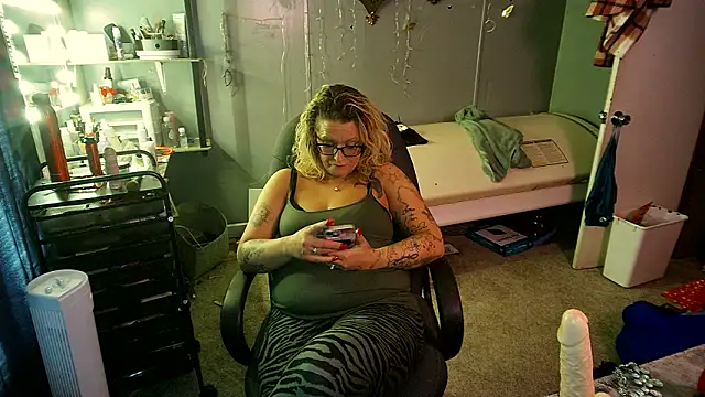 Lisalovely6981 online show from 02.21.25