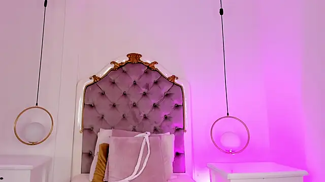 Snapshot of Pushaina__ chatting on 11.14.25 Pushaina online show from 11.14.25