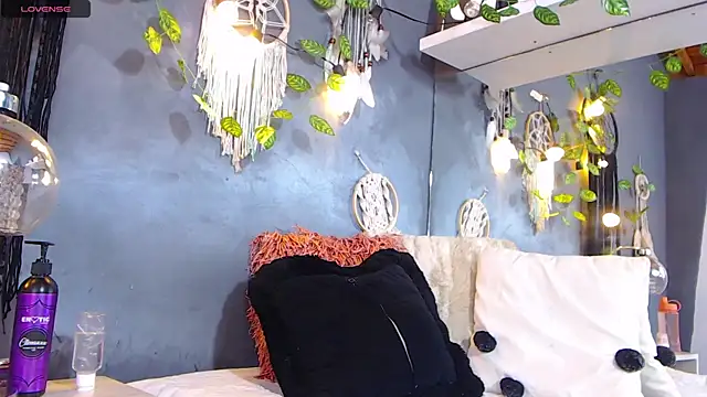 ItsVenuss online show from 12.20.24