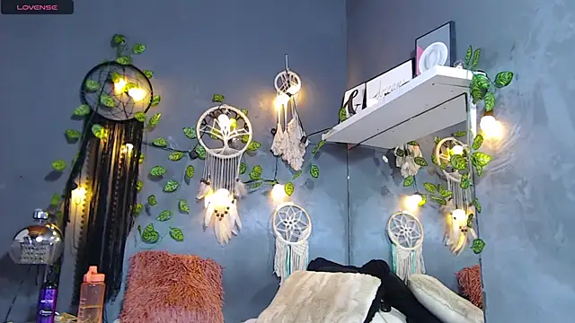 ItsVenuss online show from 03.13.25