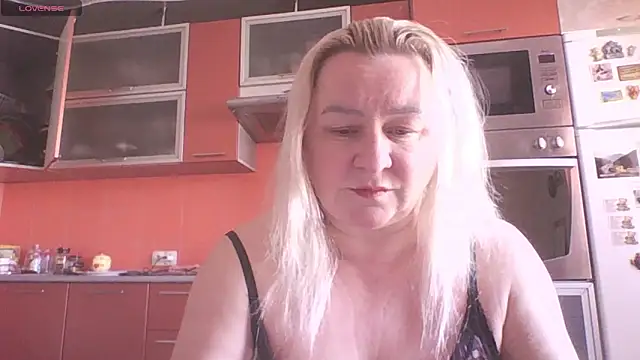 Snapshot of mira_robinsonnn chatting on 04.09.26 mira robinsonnn online show from 04.09.26