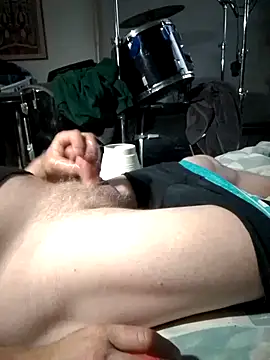 iambradz online show from 10.15.25