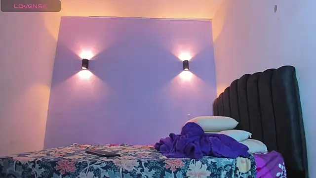 Sofia Clauss  online show from 01.09.25