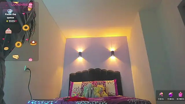 Sofia Clauss  online show from 09.17.25