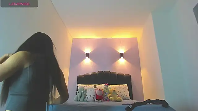 Sofia Clauss  online show from 11.12.25