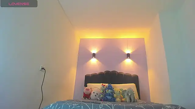 Sofia Clauss  online show from 12.21.25