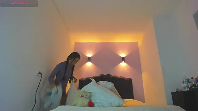 Sofia Clauss  online show from 03.02.26