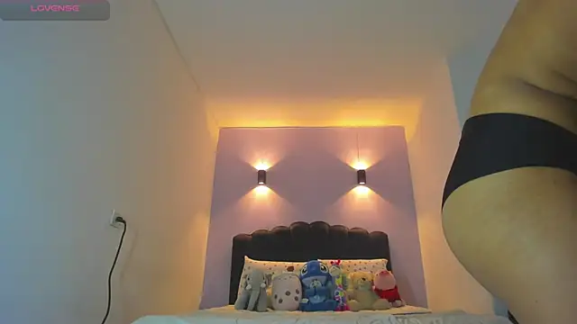 Sofia Clauss  online show from 03.04.26