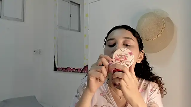 Snapshot of gabriela_duarte1 chatting on 04.27.26 gabriela duarte1 online show from 04.27.26