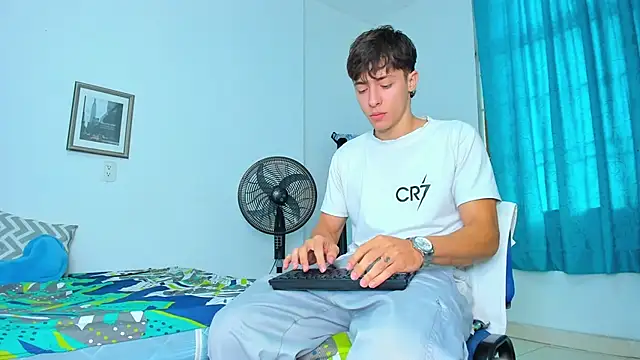 Snapshot of AlessandroDybala chatting on 02.04.26 AlessandroDybala online show from 02.04.26