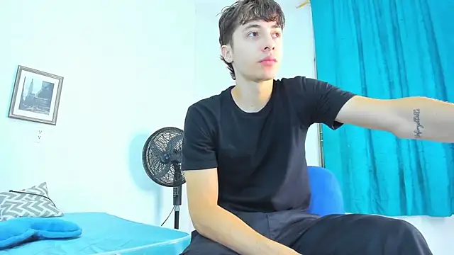 Snapshot of AlessandroDybala chatting on 02.10.26 AlessandroDybala online show from 02.10.26