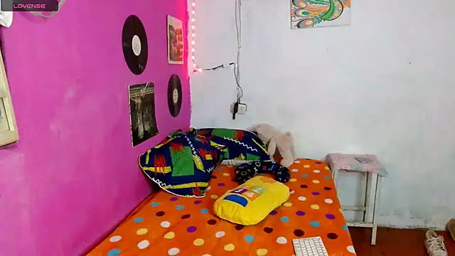 sensitive brunette online show from 01.04.25