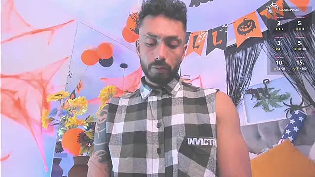 Snapshot of Tom_cooper_ chatting on 10.17.25 Tom cooper online show from 10.17.25