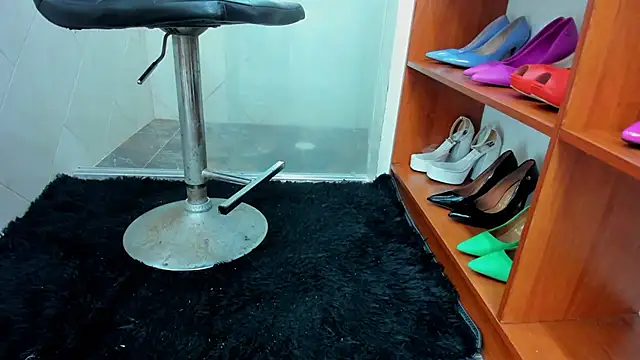 FOXYRIVER  online show from 02.23.25