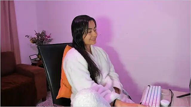 Lauren A online show from 10.26.25