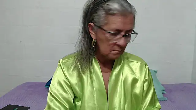 Snapshot of candy_mature_ chatting on 10.06.25 candy mature online show from 10.06.25