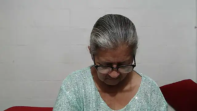 Snapshot of candy_mature_ chatting on 10.12.25 candy mature online show from 10.12.25