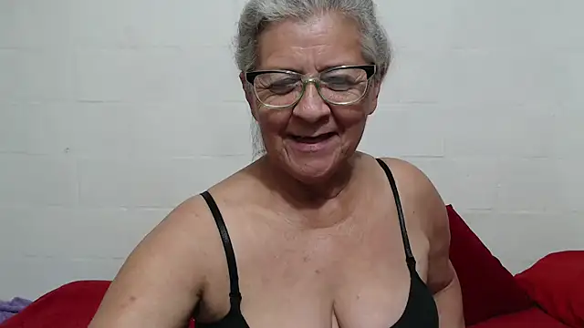 Snapshot of candy_mature_ chatting on 10.22.25 candy mature online show from 10.22.25