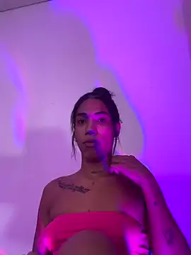 Snapshot of turabbitxx chatting on 09.24.25 turabbitxx online show from 09.24.25