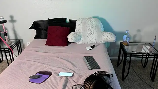 yiauana online show from 02.23.25