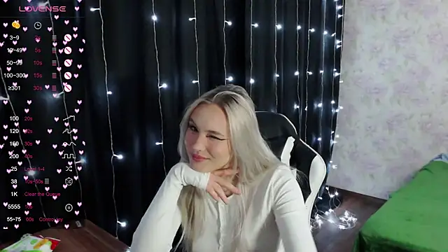 Snapshot of VikaPowers chatting on 02.12.25 VikaPowers online show from 02.12.25