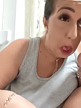 AvaLloyd online show from 10.14.25