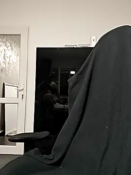 AvaLloyd online show from 11.11.25