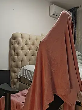 AvaLloyd online show from 12.20.25