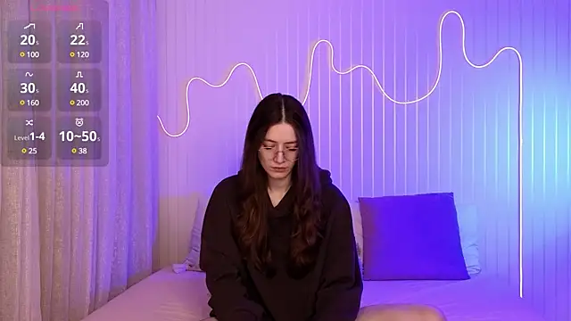 Ester Hill online show from 12.12.24