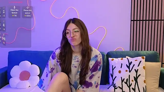 Ester Hill online show from 02.25.25