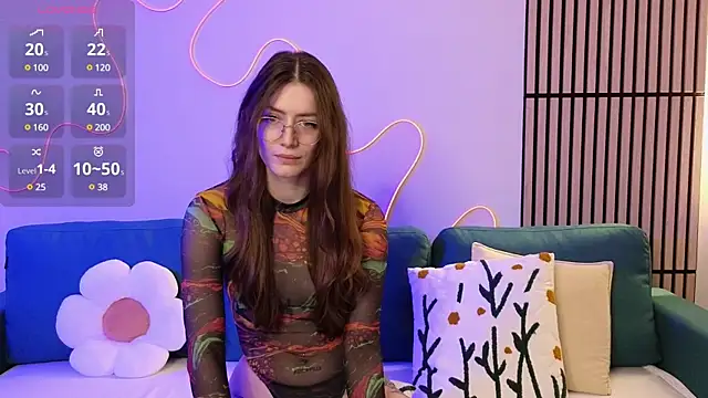 Ester Hill online show from 03.08.25