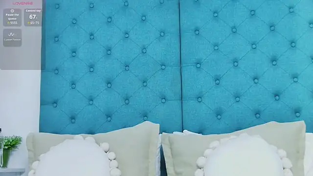 EmilyColle  online show from 12.19.25