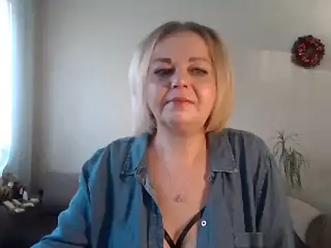 Snapshot of SofiyaPetrova chatting on 02.23.25 SofiyaPetrova online show from 02.23.25