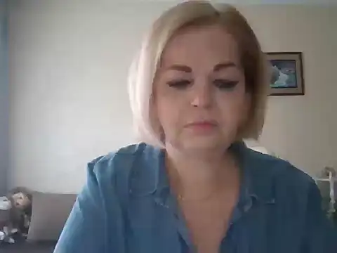 Snapshot of SofiyaPetrova chatting on 10.26.25 SofiyaPetrova online show from 10.26.25