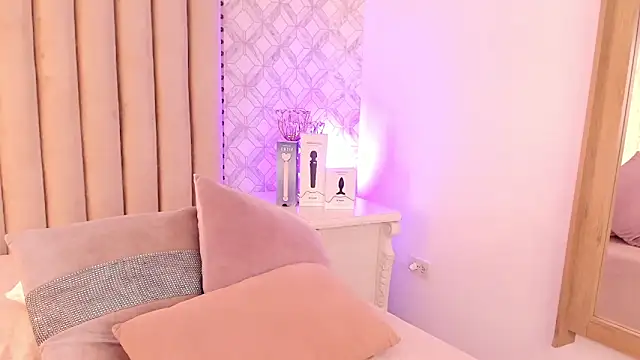 Charlotte  08 online show from 02.01.25