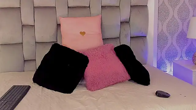 Charlotte  08 online show from 09.24.25