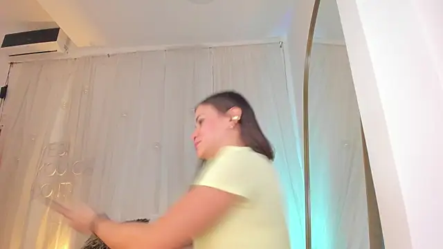 Petite Lucie online show from 01.26.25