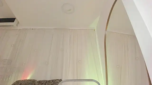 Petite Lucie online show from 01.30.25