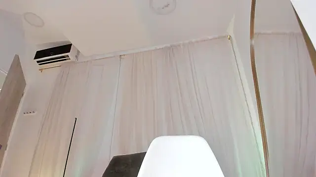 Petite Lucie online show from 09.24.25