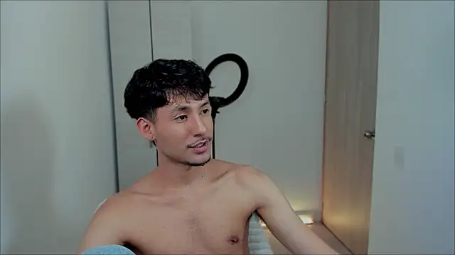 Snapshot of dimitri_targaryen chatting on 12.15.24 dimitri targaryen online show from 12.15.24