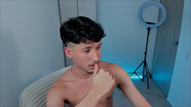 Snapshot of dimitri_targaryen chatting on 12.17.24 dimitri targaryen online show from 12.17.24