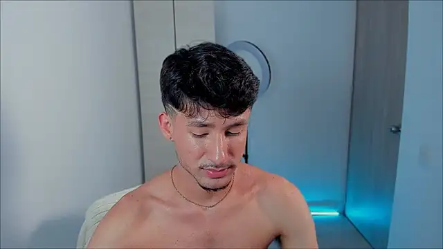 Snapshot of dimitri_targaryen chatting on 12.17.24 dimitri targaryen online show from 12.17.24