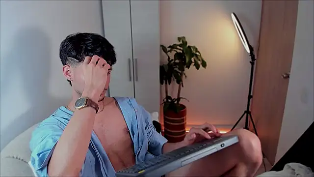 Snapshot of dimitri_targaryen chatting on 01.08.25 dimitri targaryen online show from 01.08.25