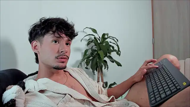 Snapshot of dimitri_targaryen chatting on 02.21.25 dimitri targaryen online show from 02.21.25